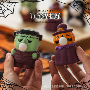 Mini-cadeau d'Halloween : Jouet anti-stress en peluche douce en forme de citrouille pour la décoration et l'ornement des enfants de maternelle - Product Image 3