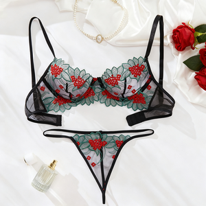 Комплект женского кружевного нижнего белья с вышивкой и цветами - Product Image 1