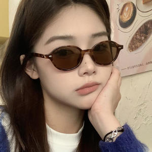 Lunettes de soleil ovales midi à monture fine UV400, nouvelle mode 2025, style rétro tendance, style urbain, orange vert - Product Image 3