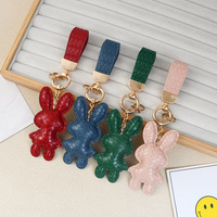 Pendentifs en cuir en forme d'ours en peluche les plus vendus, idéaux comme cadeaux d'affaires et décorations de porte-clés. Mignons, vente en gros, ODM, OEM.