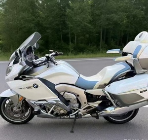 La <span class=keywords><strong>moto</strong></span> haute performance est équipée d'un moteur six cylindres en parallèle refroidi par liquide de 1649 cm³ pour la conduite en ville et sur autoroute - Product Image 2