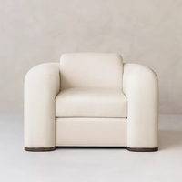 Fauteuil d'appoint de luxe en style modernisme français, silhouette sculpturale, dossier arrondi, coussins en plumes, fauteuil de salon intérieur moelleux