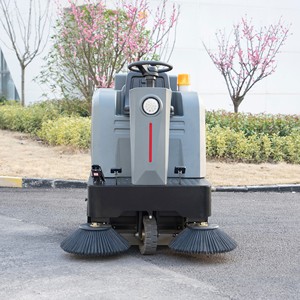Balayeuse autoportée à batterie, faible bruit, pour le nettoyage des sols en milieu hospitalier et urbain - Product Image 3