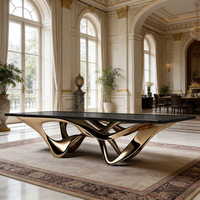 Table à manger de luxe contemporaine avec base sculptée en or organique, mobilier d'art moderne pour espaces de repas haut de gamme
