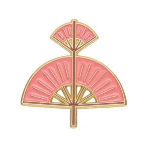 Insigne de revers de broche personnalisée classique en forme d'éventail rose pour sac à dos de vêtements