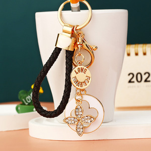 Llavero de Metal con Diseño Creativo y Elegante, Anillo para Llaves de Coche, Colgante para Bolso de Mujer, Llavero de Moda con Trébol de Cuatro Hojas de Aleación de Zinc - Product Image 3