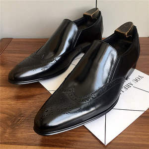 Zapatos de vestir formales para hombre, de cuero, con punta en pico, estilo británico, tallados a mano y bordados, elegantes, a la moda, para jóvenes. - Product Image 2