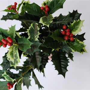 Nouvelle Conception Guirlande Décorative Artificielle <span class=keywords><strong>de</strong></span> Fleurs <span class=keywords><strong>de</strong></span> <span class=keywords><strong>Houx</strong></span> avec Fruits Rouges, Éclairée par LED, Résistante aux UV, Écologique, pour Remise <span class=keywords><strong>de</strong></span> Diplôme et Fête des Pères - Product Image 4