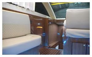 Yacht di Lusso Sportivo in Alluminio da 56 Piedi (17,18m) ODM OEM, Saldato, ad Alta Velocità, con Console Centrale, Pavimento Lucidato e Ampia Cabina - Product Image 4