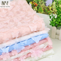 Nanyee Textile Nouveau Tissu en Tulle Extensible avec Broderie Papillon 3D Appliquée Découpée au Laser et Contour en Feuille Métallisée pour Vêtements de Filles