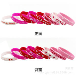 Bracelet en silicone imprimé à motif coloré Cadeau de la Saint-Valentin avec impression de texte - Product Image 4