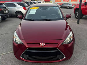 Toyota Yaris IA 2013, Sedán 4 Puertas, Volante a la Izquierda, Cuero, Venta al por Mayor, Coche Usado Sin Accidentes, Excelente Rendimiento de Combustible, Ruedas On-Star, Tracción Trasera, Oferta Económica - Product Image 2