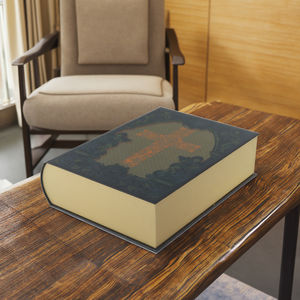 Guangzhou Custom europeo modello di libro antico fatto a mano in pelle e alluminio puntelli per finestre per decorazioni in camera da letto o uso caffè - Product Image 2