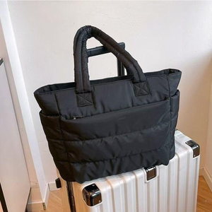 Bolsa de Viaje Acolchada de Poliéster con Cierre, Estilo Casual, Ligera, Gran Capacidad, con Dos Asas para Mujer - Product Image 1