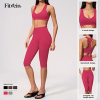 Ensemble de yoga sans couture prêt pour le studio : soutien-gorge dos nageur et leggings capri – Tenue de fitness et de yoga