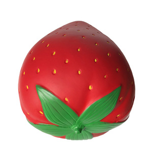 GL Jumbo Strawberry Giant Squishy, Juguete Sensorial de Fresa Gigante Personalizado al por Mayor, Juguete Blandito de Espuma de PU para Aliviar el Estrés - Product Image 3
