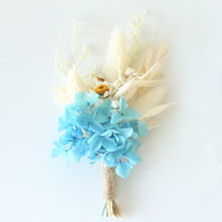 Corsage de fleurs préservées fait main, boutonnière florale naturelle séchée pour mariages et fêtes de remise des diplômes