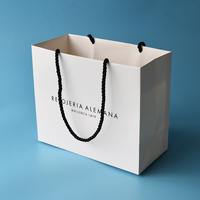 Sacs à provisions de centre commercial de marque FSC personnalisables de haut luxe, simples et beaux, pliés pour un usage multiple