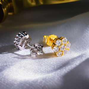 Boucles d'oreilles clous en argent sterling 925 plaqué or 14 carats avec grappe de fleurs en moissanite VVS taille ronde GRA et diamant de laboratoire pour femmes et hommes - Product Image 2
