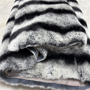 Pelliccia Morbida <span class=keywords><strong>di</strong></span> Coniglio e <span class=keywords><strong>Visone</strong></span> a Strisce Colore Cincillà - Product Image 4