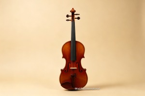 ไวโอลินอะคูสติกไม้แท้ 4/4 รุ่น 1745 Guarneri Leduc ด้านหลังทำจากไม้เมเปิล 1 ชิ้น พร้อมอุปกรณ์ตกแต่งไม้โรสวูดสีแดง รุ่น LFTS-609 - Product Image 3