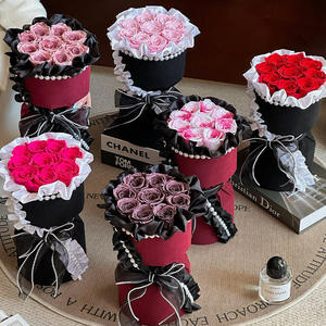 Bouquet de roses immortelles de style Hepburn romantique français, Tanabata, Saint-Valentin, bouquet créatif haut de gamme, vente en gros de fleuristes - Product Image 1