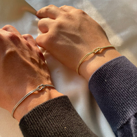 EManco Mode Bracelets de Couple en Acier Inoxydable Plaqués Or de Haute Qualité Chaîne Serpent Ronde Classique Accessoires Simples Noués