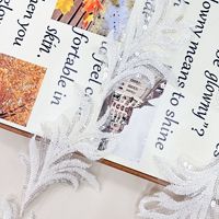 Ruban en dentelle française brillant fait main de haute qualité avec feuilles, perles, paillettes et bordure en tulle à motif code-barres