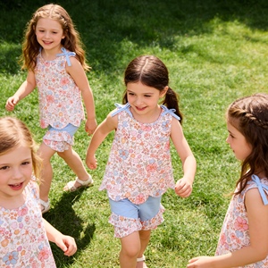 ชุดฤดูร้อนสำหรับเด็กผู้หญิง GSSO3393 RTS ลายดอกไม้สีฟ้าอ่อน พร้อมโบว์  ขายส่งเสื้อผ้าเด็กผู้หญิงแบบไม่มีแขน - Product Image 1