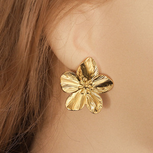 Vendita calda di alta qualità oro Vintage orecchini floreali per le signore orecchini all'ingrosso - Product Image 1