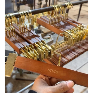 Деревянная вешалка для одежды - Product Image 5