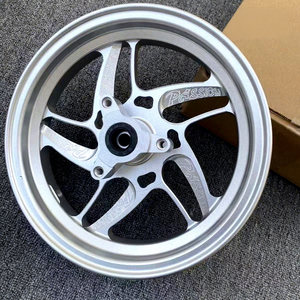 Moyeu de roue de 12-10 pouces spécialement conçu pour les motos électriques, haute résistance, léger, durable et sans déformation. - Product Image 1