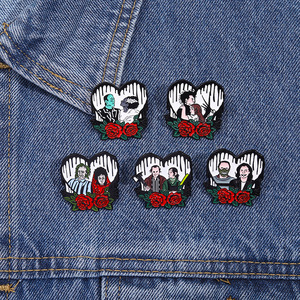 Épinglette en émail <span class=keywords><strong>romantique</strong></span> sombre et terrifiante sur le thème du <span class=keywords><strong>film</strong></span> européen américain Love Bride, pour les amateurs de cinéma ou ceux qui préfèrent les tenues de style gothique - Product Image 3