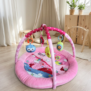 Tapis d'éveil 8-en-1 rose fantaisie avec jouets suspendus en forme d'oiseaux et bordure de sécurité en velours doux - Product Image 5