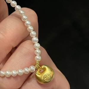 Pulsera de Estilo Veraniego con Encanto Romántico Francés para Mujer, Retro, Elegante y Tentadora, con Cuerda Elástica, Perlas y Diseño de la Suerte - Product Image 1