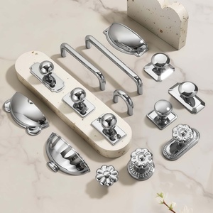 Fransız Tarzı Çinko Alaşımlı Krom Kaplama Parlak Gümüş Modern Dolap Kulpları ve Çekmece Düğmeleri Mutfak Yatak Odası Gardırop ve Dolaplar için - Product Image 3