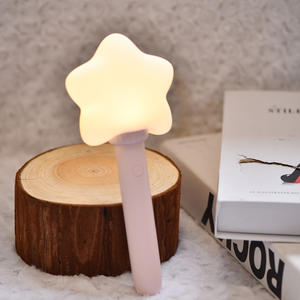 Niños USB recargable LED <span class=keywords><strong>Mini</strong></span> lámpara de luz en forma de estrella de plástico RGB CAMBIO DE Color Sensor Control Camping luz para uso escolar - Product Image 2