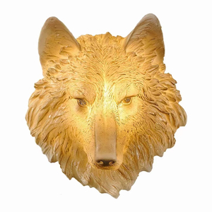 Lámpara de Pared Decorativa de Resina con Motivo de Lobo, Lámpara de Pared para Sala de Estar, Dormitorio, Estudio, Estilo Nórdico Retro - Product Image 1