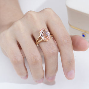 แหวนเพชรชมพูทรงรี 18K รุ่น MSR-2055 ของ Messi Jewelry สำหรับผู้หญิง - Product Image 4