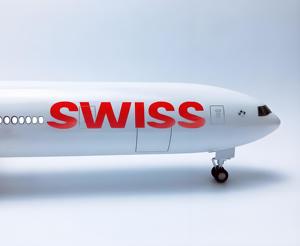 47cm 1/158 Ornement décoratif de B777-300er à commande vocale à LED à commande vocale Swiss Airlines - Product Image 6