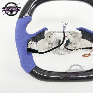 Volante Deportivo de Cuero Perforado para C8 2020+ con Envío Rápido de Fábrica - Product Image 4