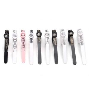 Verstelbare Ons Maat Plastic <span class=keywords><strong>Ring</strong></span> Sizer 1-17 Herbruikbare Vingermeter Met Vergrootglas - Product Image 1