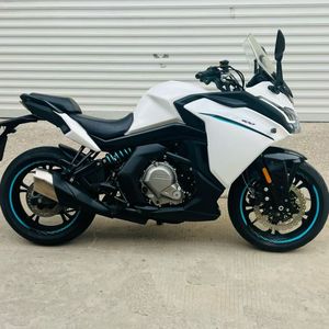 Motocicleta de Gasolina Usada Chunfeng GT400 - Inyección Electrónica de Combustible de Doble Cilindro, Refrigerada por Aire, 400cc - Product Image 2