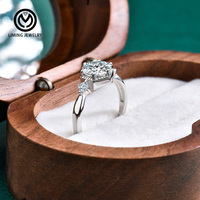 Bague de Fiançailles et de Promesse XJZ182 en Argent Sterling 925 avec Moissanite 1 Carat et Trois Pierres Hexagonales Ajustables, Bijou Fin pour Femme