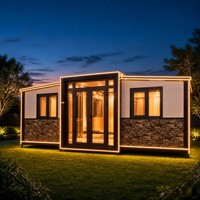 Maison modulaire préfabriquée moderne, maison préfabriquée à ossature en acier noir, maison en kit, bande lumineuse LED, mur en placage de pierre, cour arrière