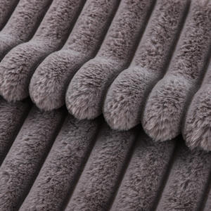 Китайский поставщик, Прямая продажа с фабрики, недорогие многоцветные 100% полиэфирные длинные плюшевые ткани из искусственного меха кролика для девочек - Product Image 3