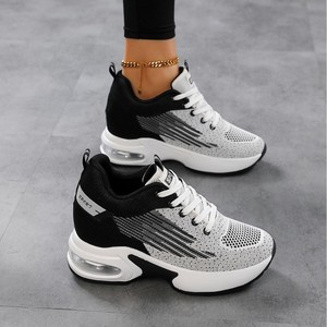 Baskets compensées invisibles pour femmes, rouges et blanches, à coussin d'air, respirantes en maille, rehaussantes, pour la course - Product Image 2