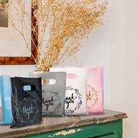 Sacs d'emballage en plastique HDPE personnalisés à soufflets latéraux, avec poignée et logo personnalisé, en matériaux recyclés – Plusieurs couleurs pour chaussures, fourrures et vêtements
