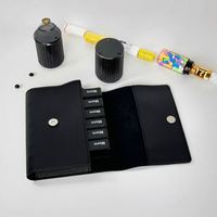 Boîte de rangement pour médicaments noire de qualité supérieure, fabriquée en usine, 28 compartiments, organiseur de pilules portable, étanche à l'humidité, sac extérieur en cuir PP