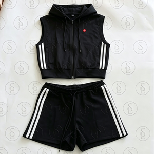 Completo Estivo da Donna: Giacca Senza Maniche con Cappuccio e Pantaloncini a Righe in Velluto, Set 2 Pezzi - Product Image 2
